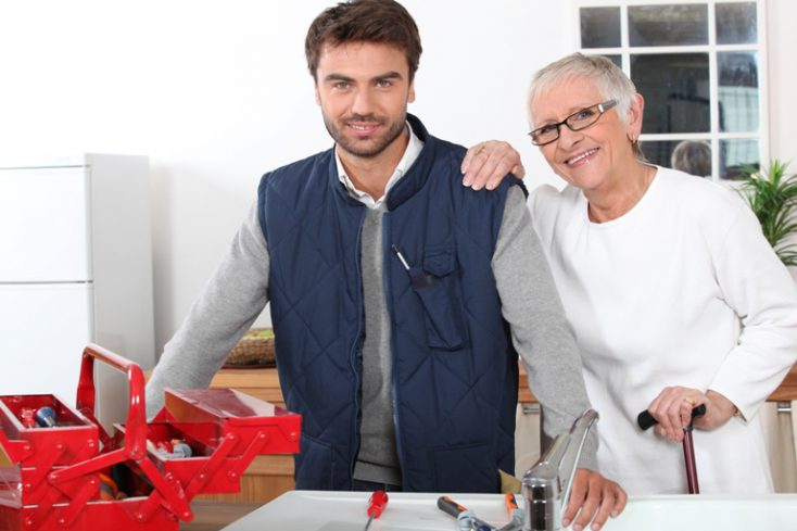 Young man assisting old lady © Depositphotos