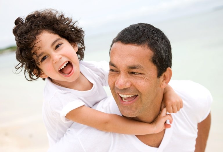 Father and son smiling © Depositphotos