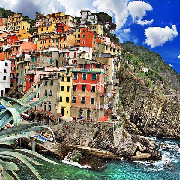 Picturesque Riomaggiore fishing village - cinque terre Italy