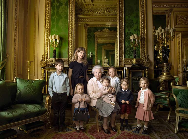 a year in pictures april-21-2016-queen-elizabeth-ii-with-grandchildren-and-great-grandchildren