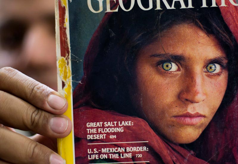 «Поиски-афганской-девочки»-(Search-for-the-Afghan-Girl),-2002-г