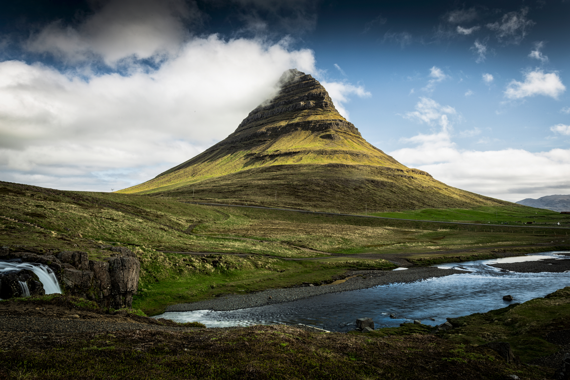 mountain wallpaper made near the beautiful kirkjufellsfoss volcano in Iceland