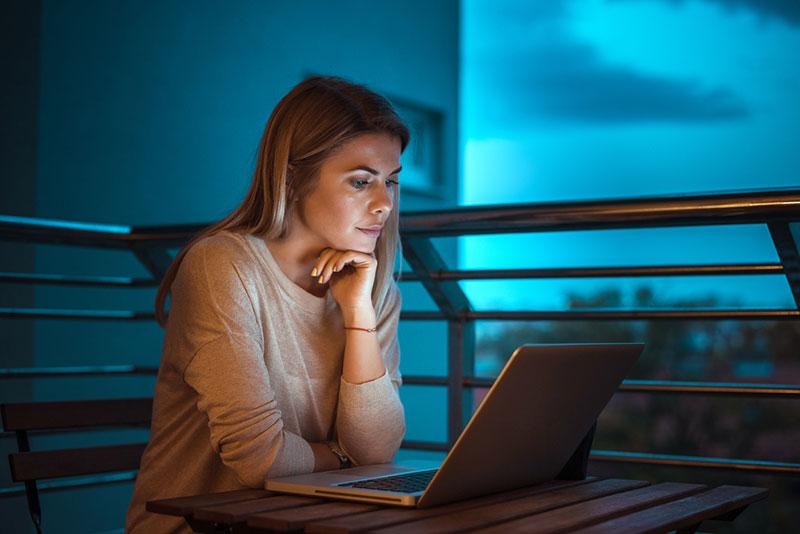 Branislav Nenin photography woman with a laptop