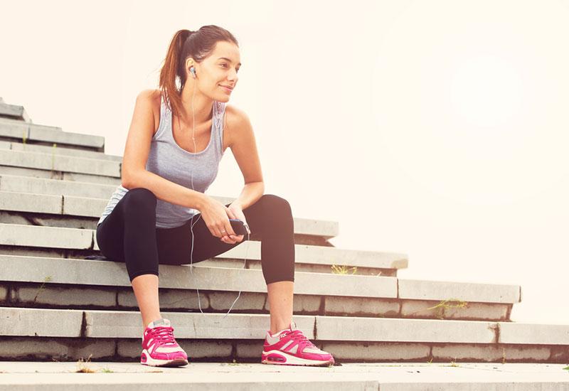 Tijana Moraca photography sporty woman sitting on stairs