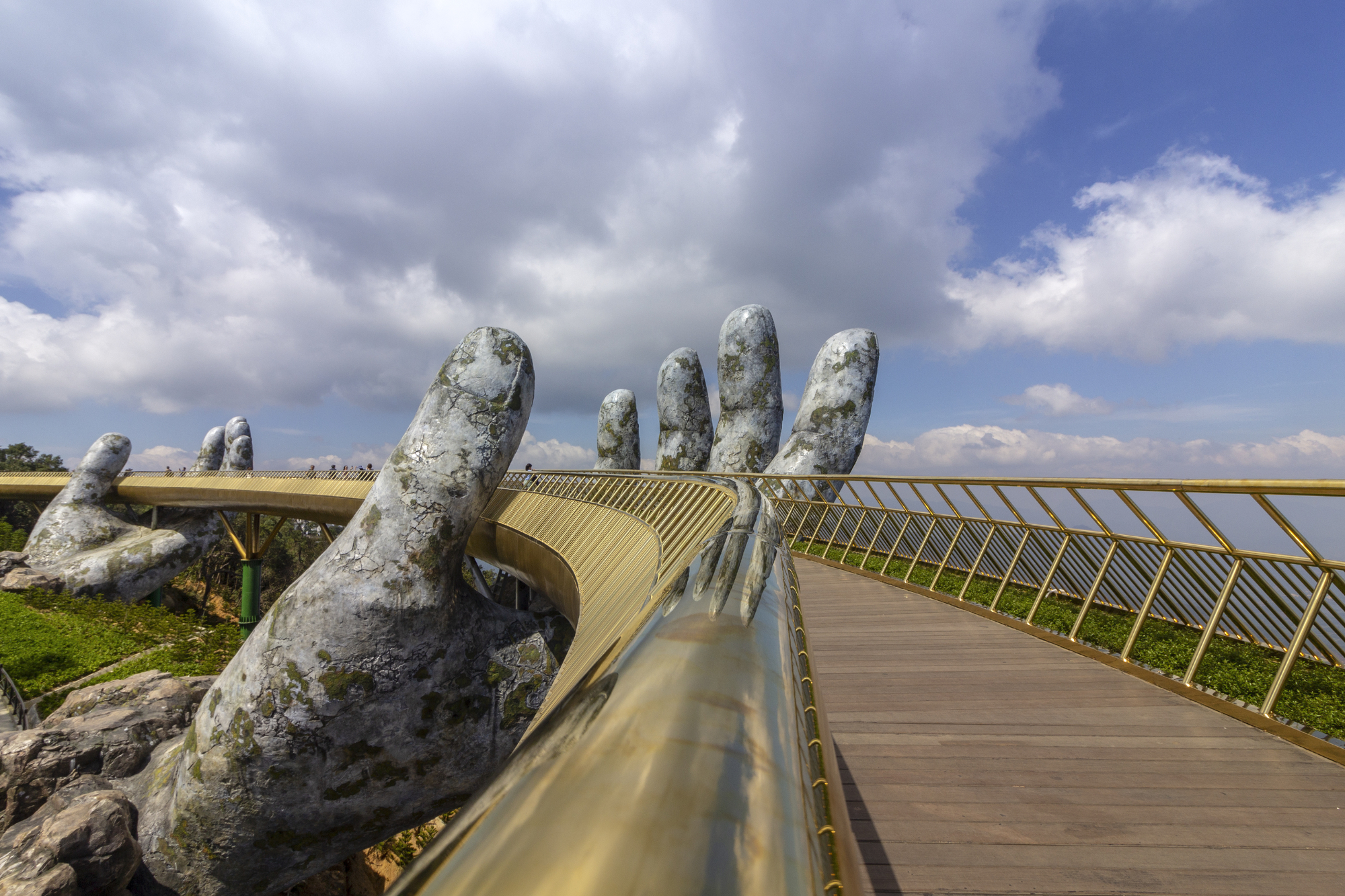 Da Nang, Vietnam, Hands of God bridge, megalophobia photo