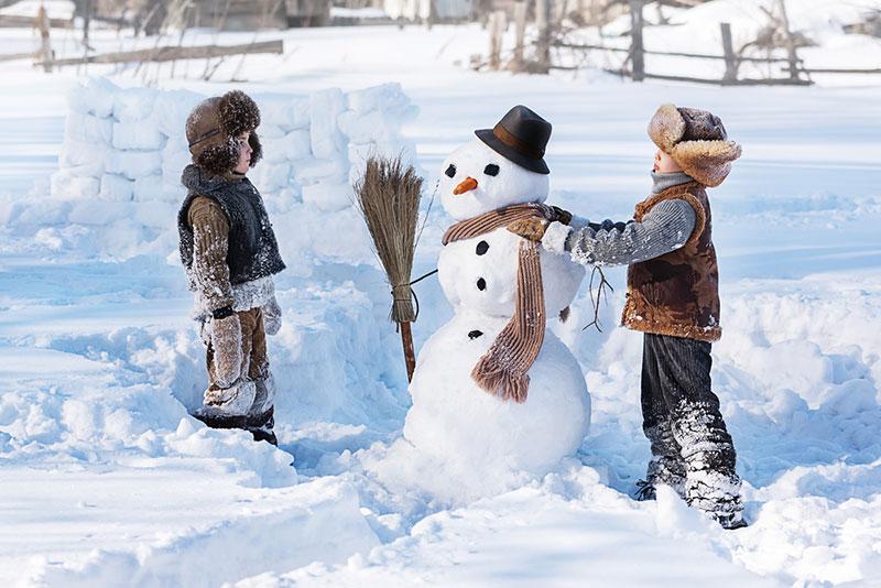 https://depositphotos.com/221347934/stock-photo-two-little-boys-sculpt-snowman.html