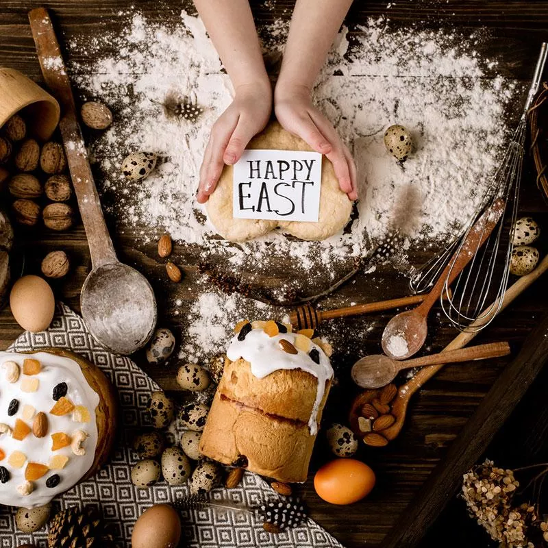 BakeingEaster cakes process