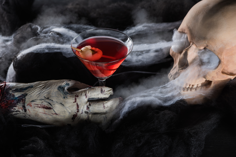 halloween cocktails and skull