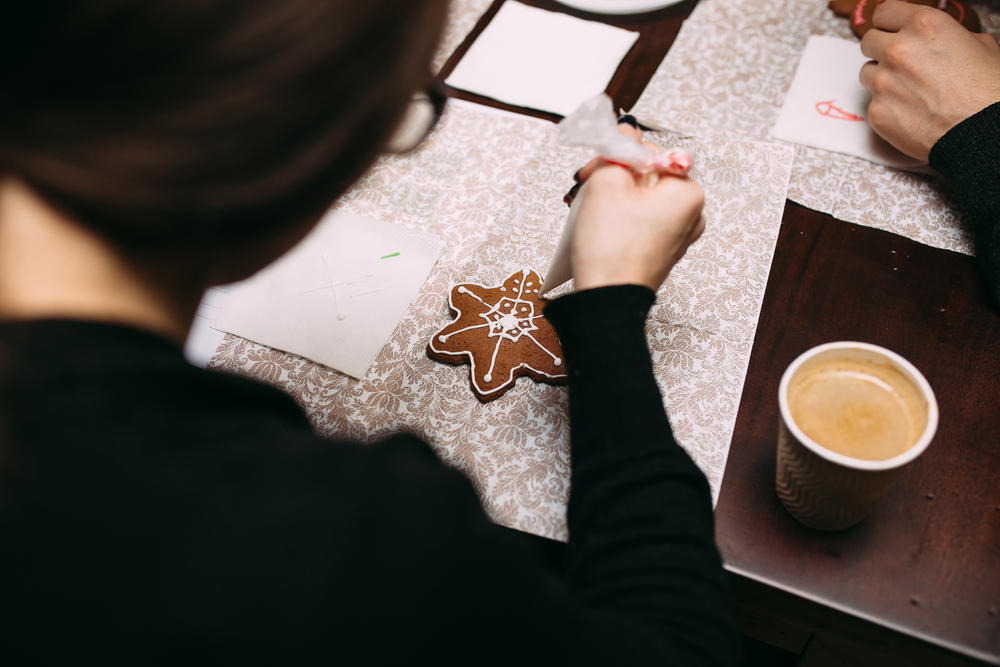 women make DIY Christmas sweets 