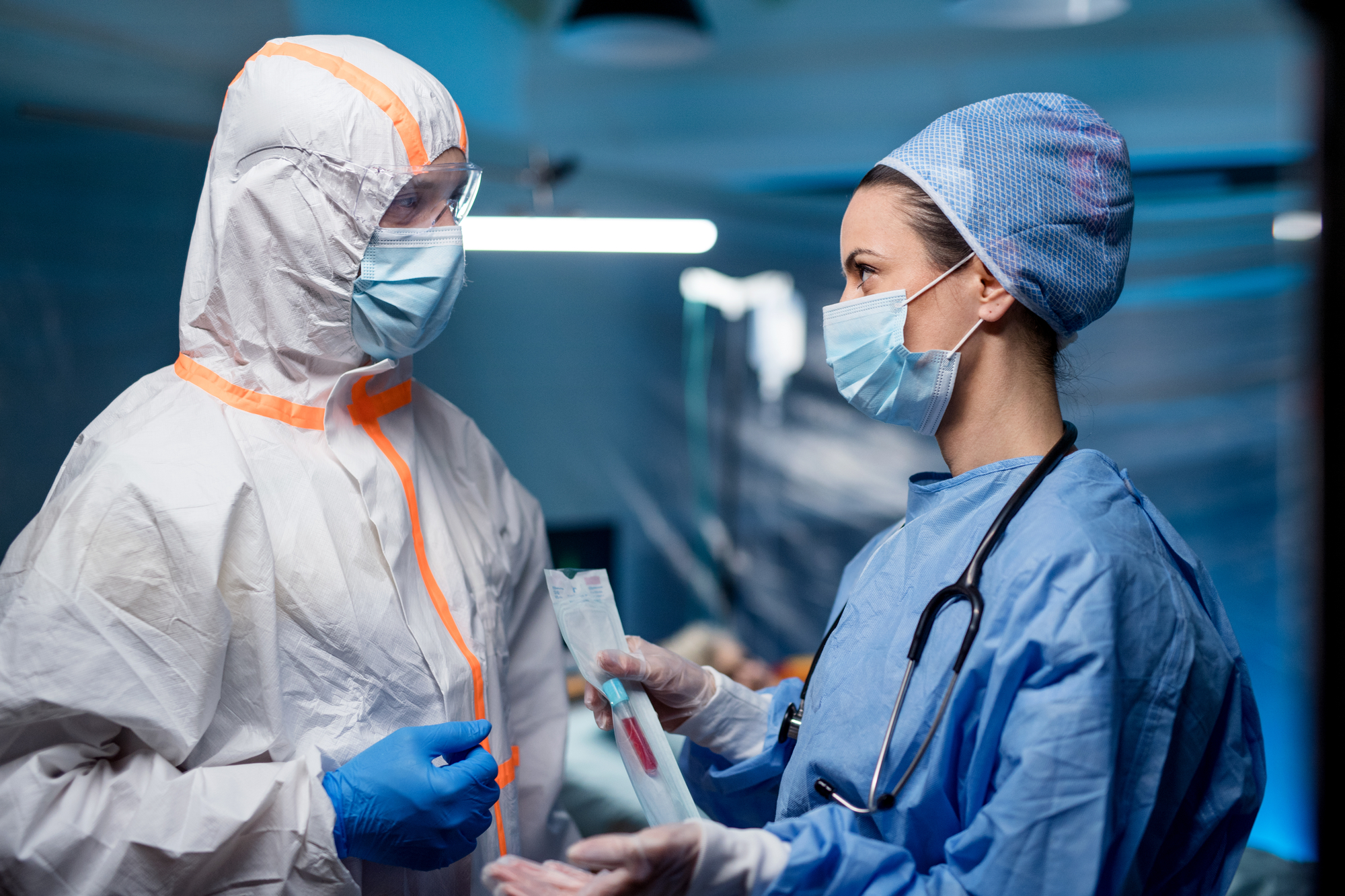 Doctors holding samples and talking in hospital, coronavirus concept.