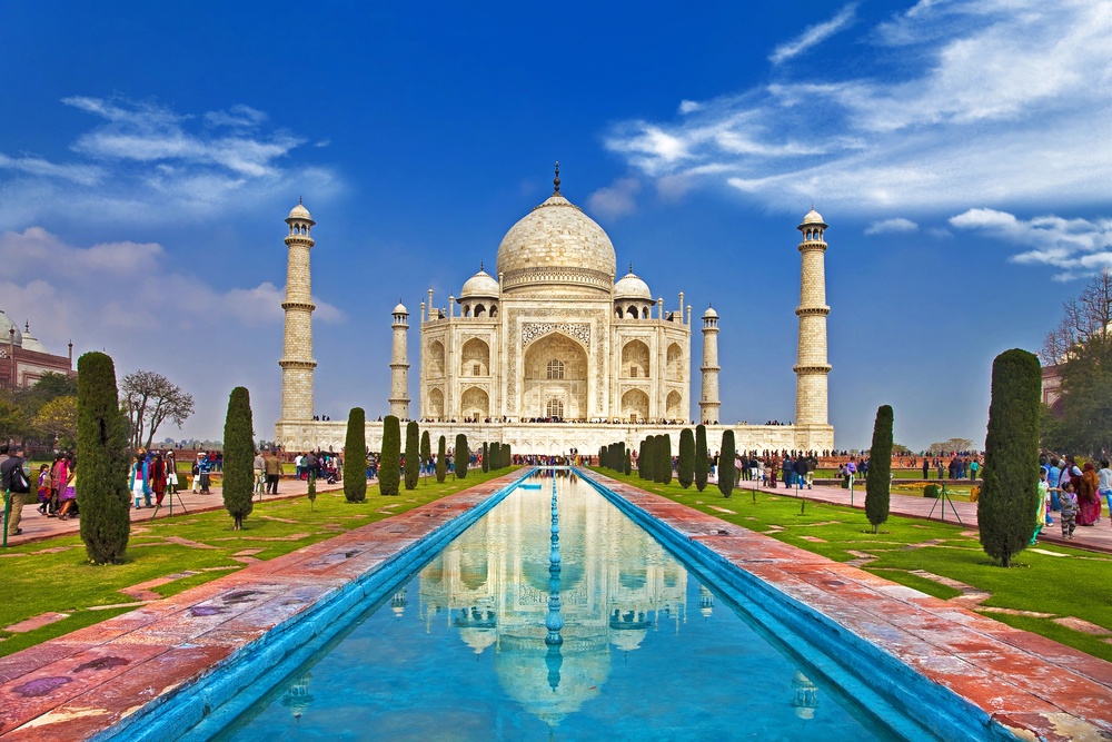 Photo Taj Mahal front view with reflection