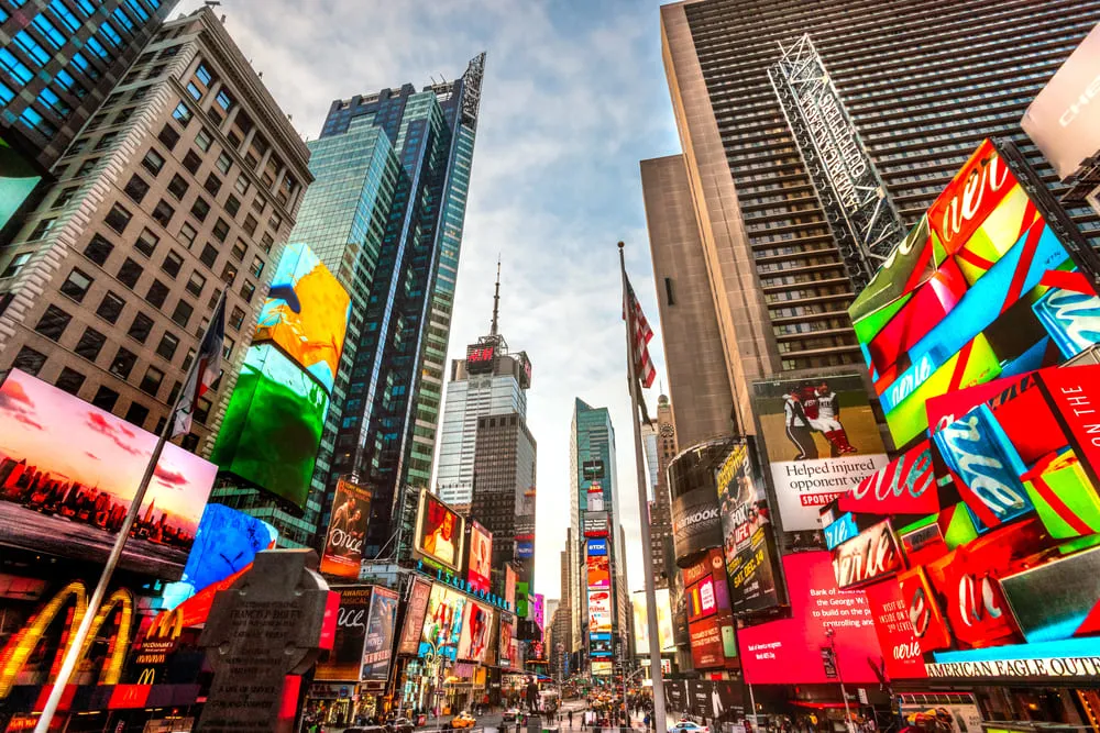 NEW YORK CITY -MARCH 25: Times Square, featured with Broadway Th — Stock Editorial Photography 