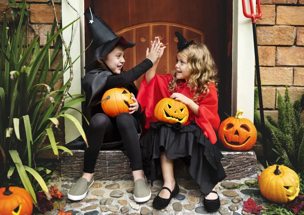 Photo Little kids at a Halloween party