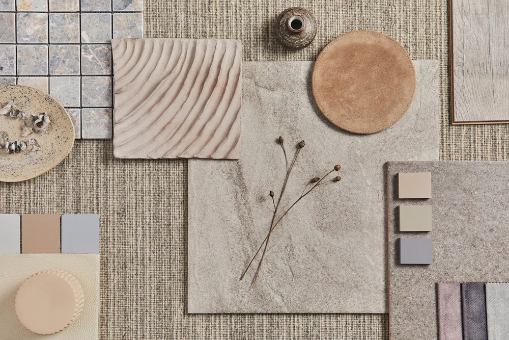 Flat lay of creative design of beige architect moodboard composition with samples of building, neutral textile and natural materials and personal accessories. Top view, template. — Photo 